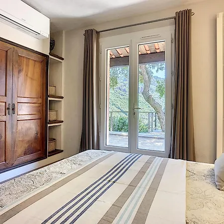 Les Roches Hacienda Provencale Villa